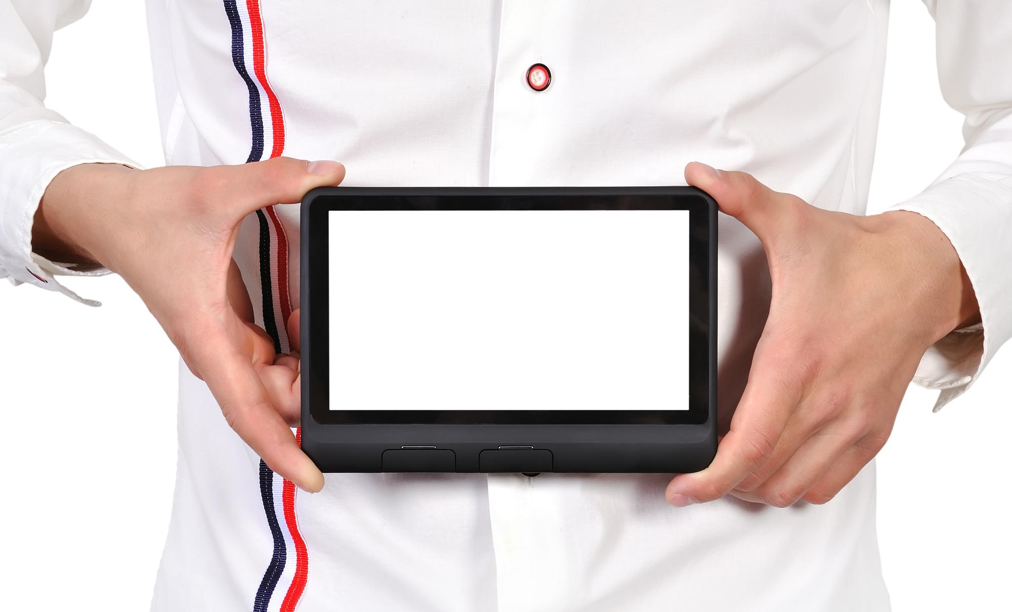 Chef online che mostra una ricetta moderna